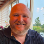 Portretfot van Johan Senders. Johan Senders is directeur van Workaround Europe. Hij geeft een review over de backoffice software Paydia van Flexpedia